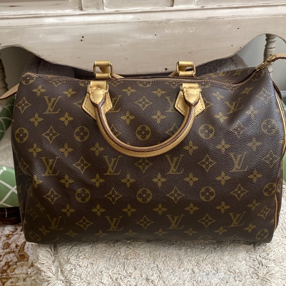 Authentic Vintage Louis Vuitton 35 Speedy - Picture 9 of 15